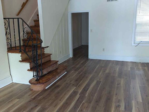 3rd image of 1602 W 4th St #1