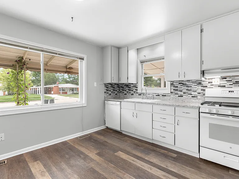 1333 Moulin Ave — Photo 5