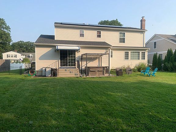 2nd image of 364 Joan St