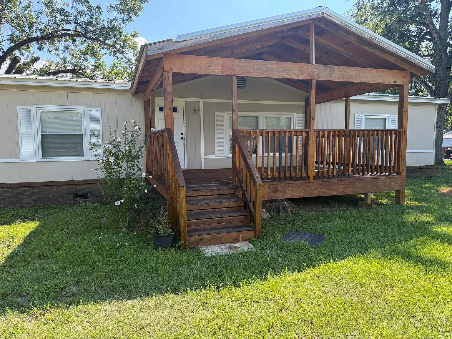 3 bed, 1563 sqft, $1,550 — Photo 1