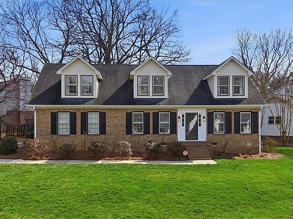 2nd image of 100 Bridle Way