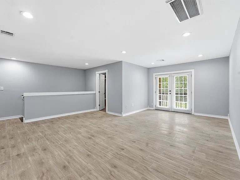 15621 Northland Dr — Photo 17