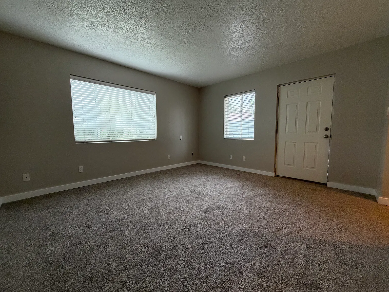 2 bed, 950 sqft, $1,250 — Photo 3