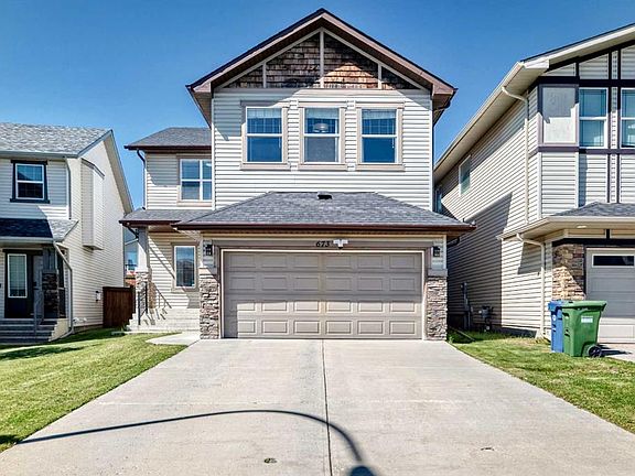 2nd image of 673 NE Panatella Blvd NW