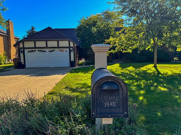 5th image of 1440 Riverview Dr