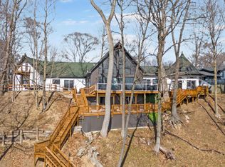 2060 S Algonquin Dr, Benton Harbor, MI 49022