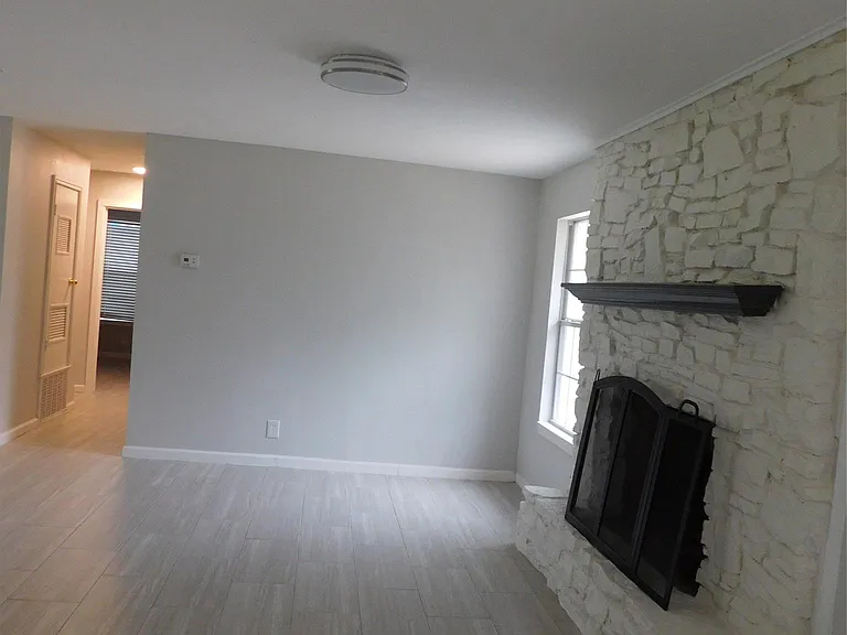 2307 Galway St — Photo 6