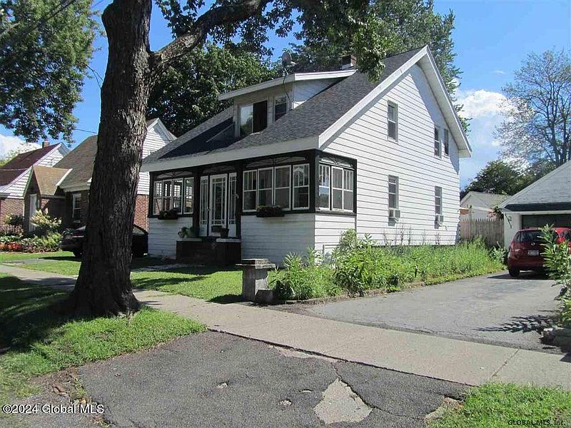 2nd image of 22 Maplewood Avenue