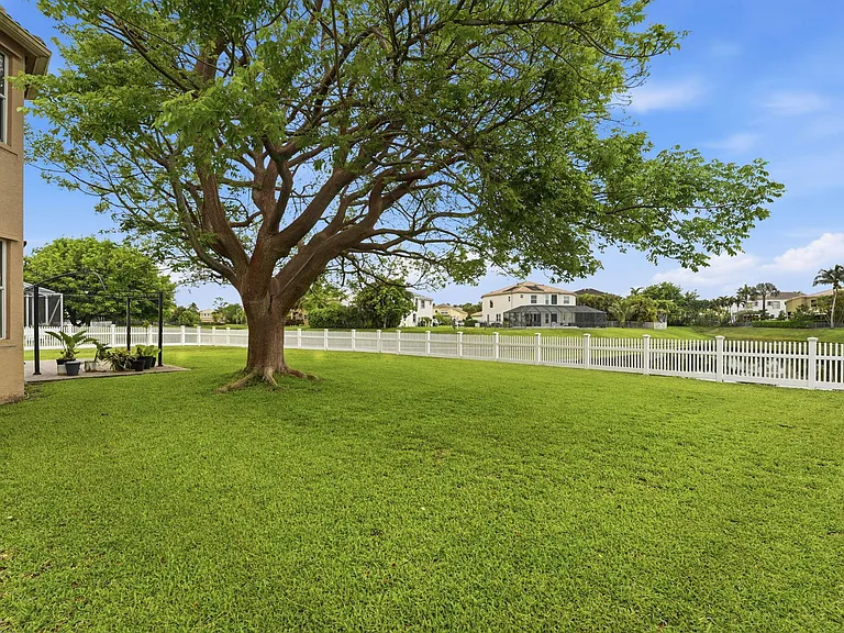 2753 Misty Oaks Cir — Photo 46