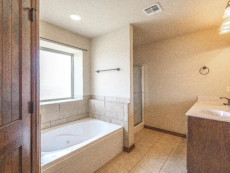 12108 Chesterfield Ln — Photo 11
