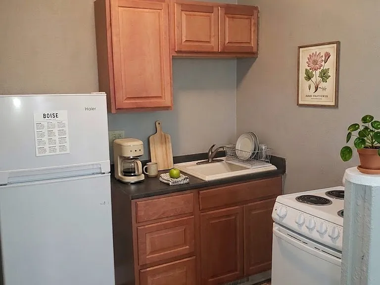 717 W Hays St #4 — Photo 3