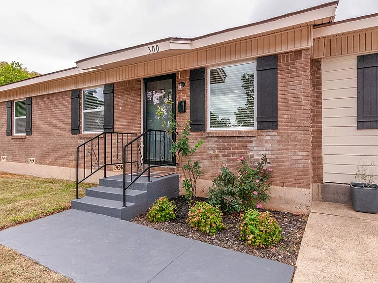 300 Ridgecrest Dr — Photo 4