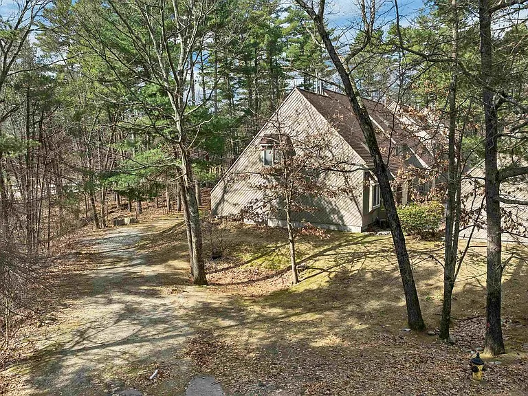32 Suffolk Ct — Photo 42