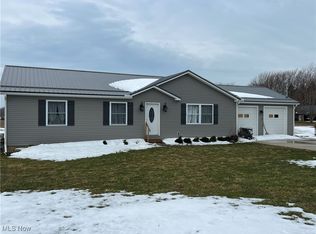 21 Lake Park Dr, Conneaut, OH 44030