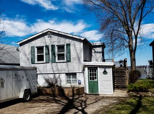 1 N Maple Ave, Fox Lake, IL 60020