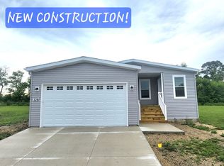Bayfield - Elevation A Plan, Rainbow Lake Manor, Bristol, WI 53104