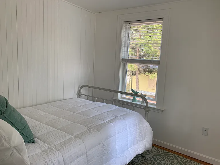 32 Grove Ave — Photo 9