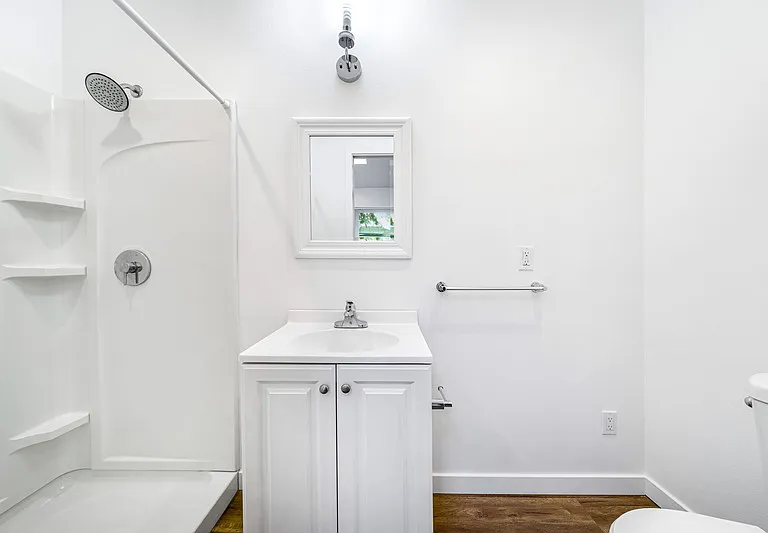 422 N Batavia St — Photo 15