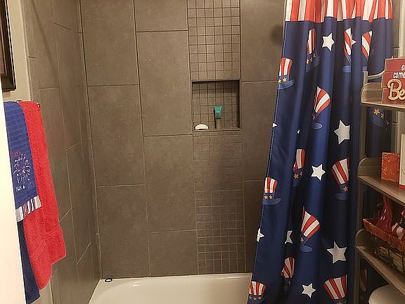 Guest Full Bath and Shower 