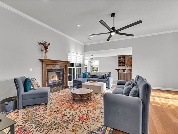 5th image of 309 SE Eaton St