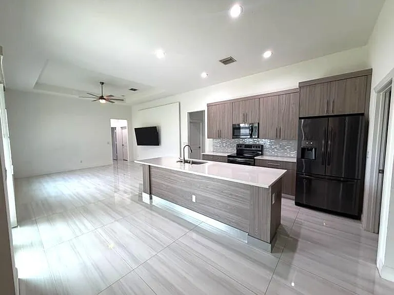 1730 SW California Blvd — Photo 5