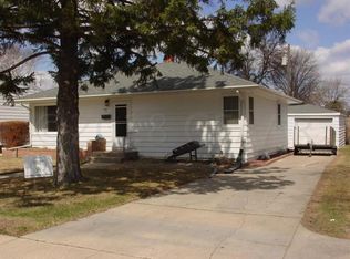 138 Columbia Ct, Grand Forks, ND 58203