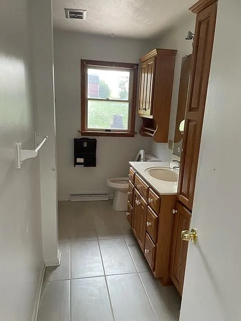 3 bed, 2300 sqft, $2,420 — Photo 4
