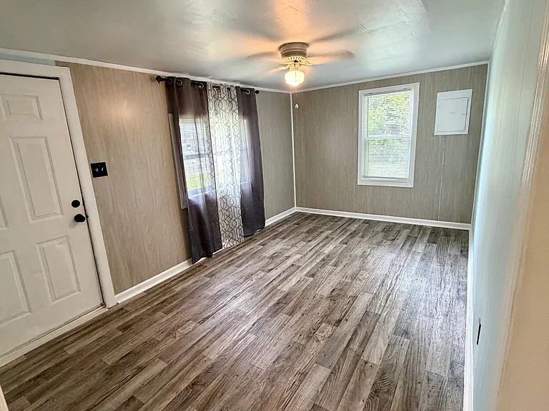 1625 Old Bainbridge Rd — Photo 4