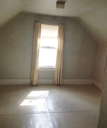 5th image of 414 W Henderson St
