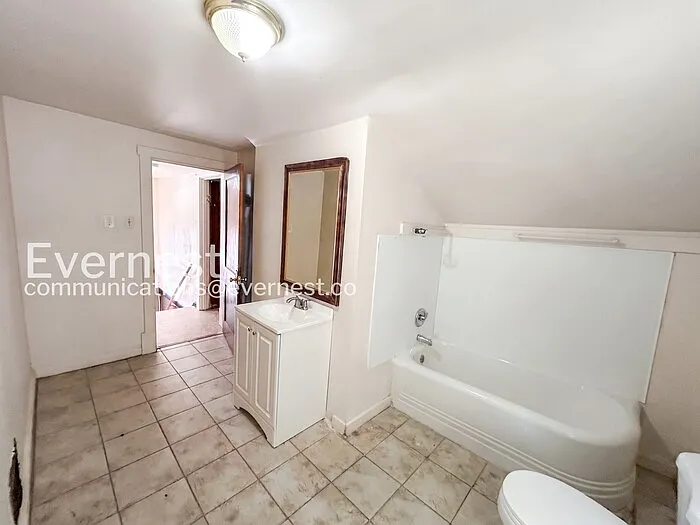 2022 McLaran Ave — Photo 9