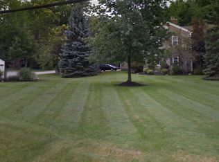 122 E Pioneer Trl, Aurora, OH 44202