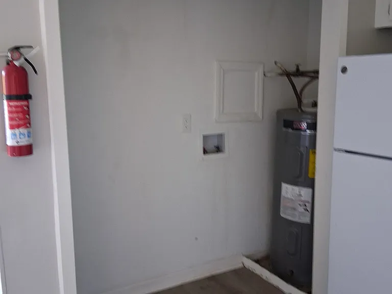 1053 Harold Dr — Photo 8