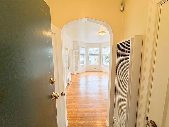 3rd image of 2495A Sutter St #2