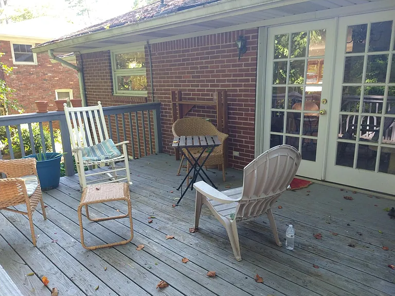 584 N Superior Ave — Photo 29