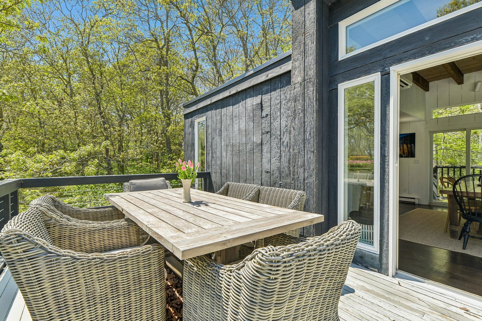 outdoor dining deck