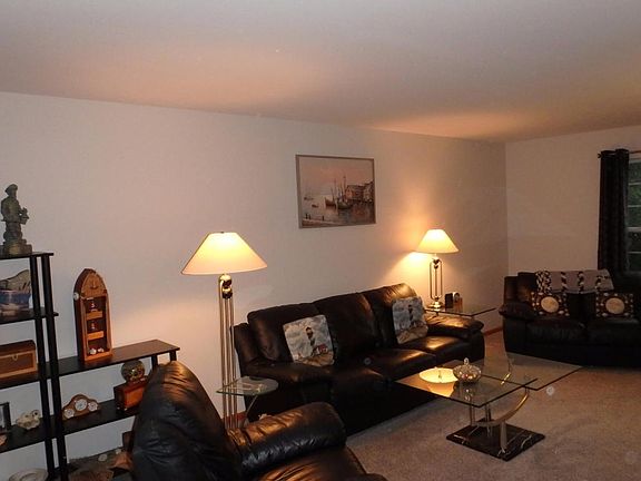 2nd image of 2305 Wexford Ct