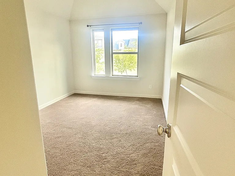 3242 Baehr Dr — Photo 10