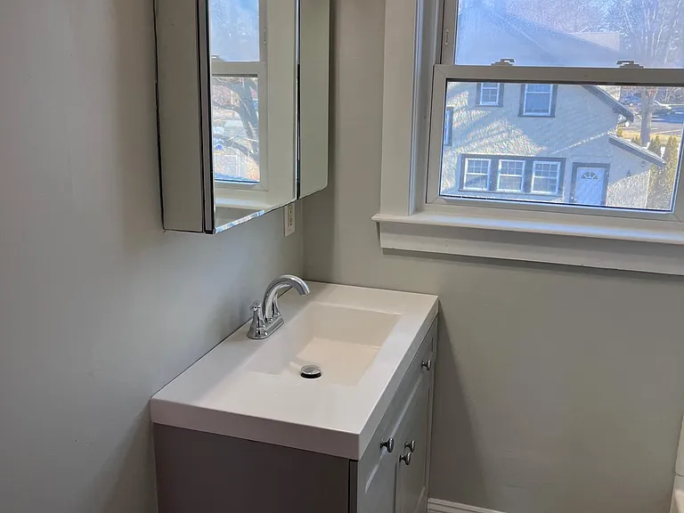 121 Oakland St — Photo 11