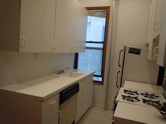 4th image of 812 8th Ave APT 1C