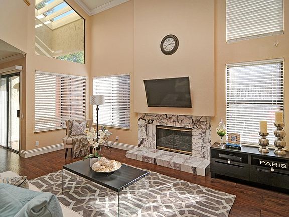 3rd image of 4801 Lago Vista Cir