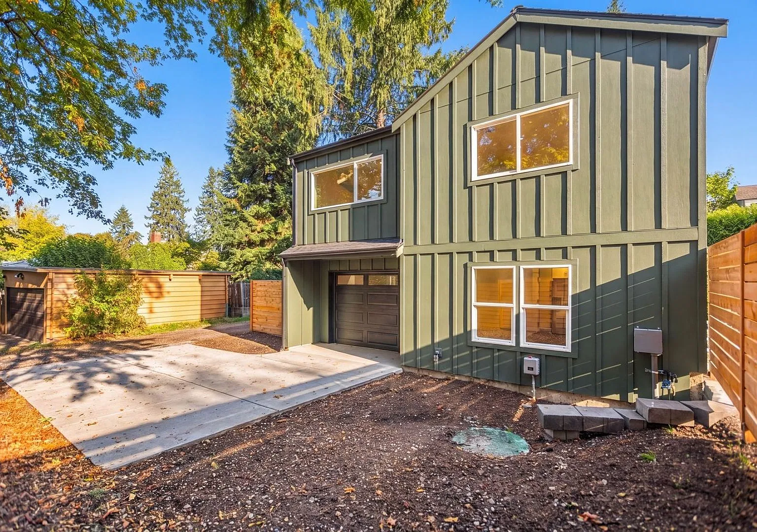 Brand New 3-Bedroom Home in Desirable Maple Leaf! — Photo 2