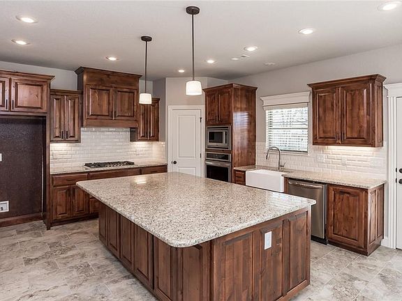 5th image of 1106 W Sandalwood Pl