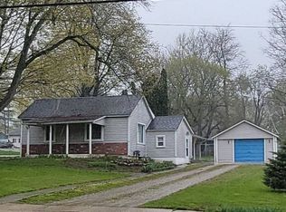 525 E Saint Clair St, Almont, MI 48003