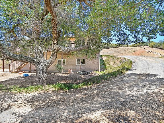 3rd image of 16789 Valley Hi Dr