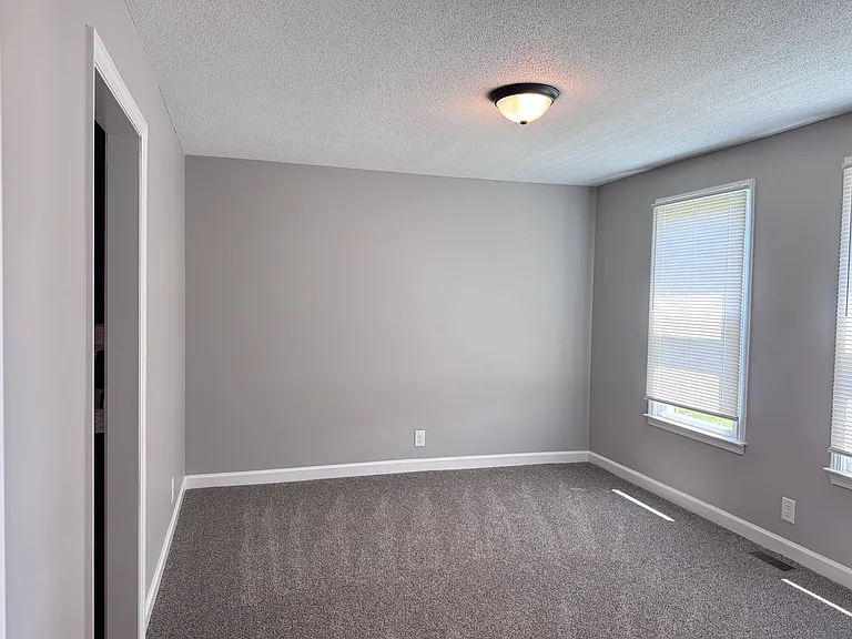 130 Shady Maple Dr — Photo 4
