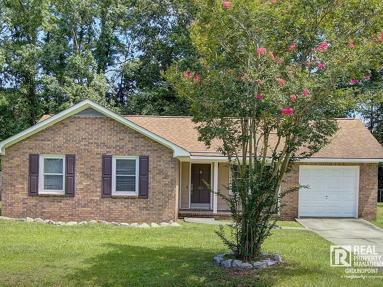443 Robin Dr — Photo 1