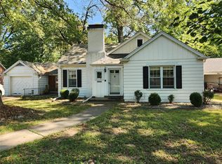 7 Cambridge Dr, Belleville, IL 62226