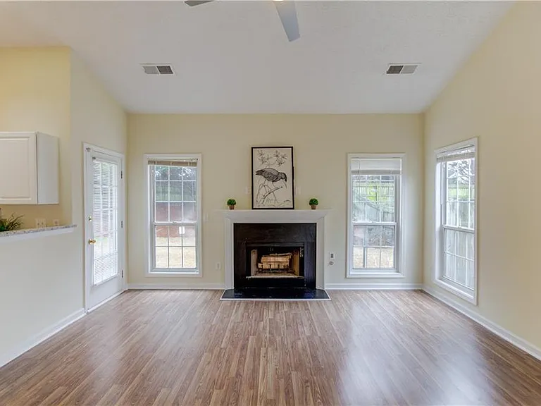 3924B Berwick Farm Dr — Photo 8