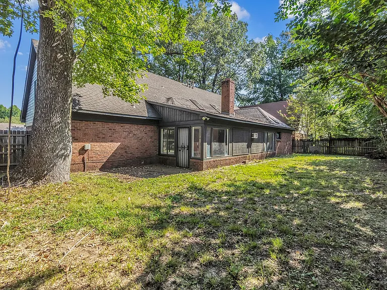 7347 Richmond Rd — Photo 30