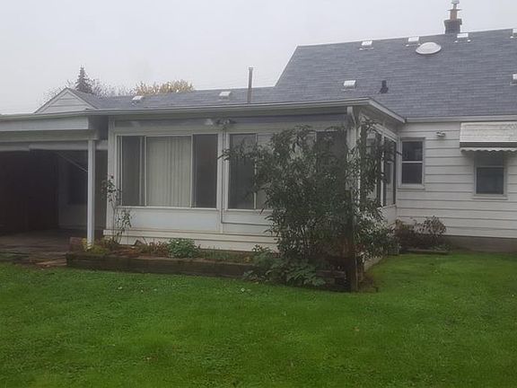 2nd image of 25536 Firwood Ave